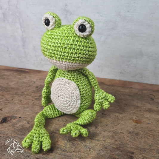 DIY Crochet Kit - Vinny Frog | Blended Yarn | Amigurumi | 30 cm