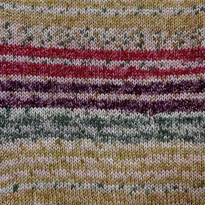 Head over Heals | 73% Superwash Wool, 25% Polyamide, 2% Polyester | Christmas Yarn